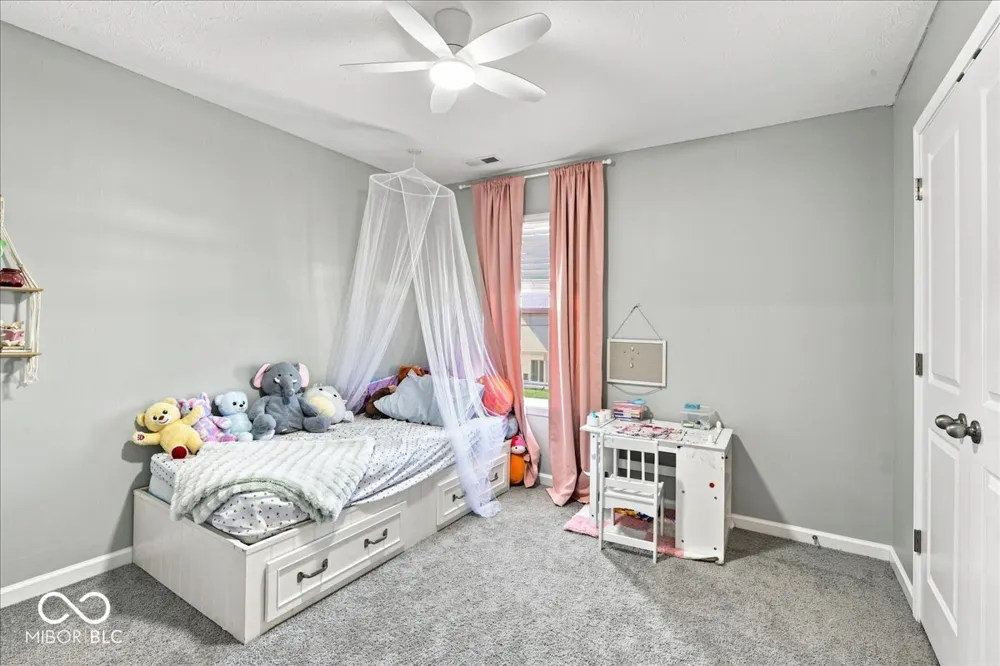 6039 Madera Drive Whitestown, IN 46075