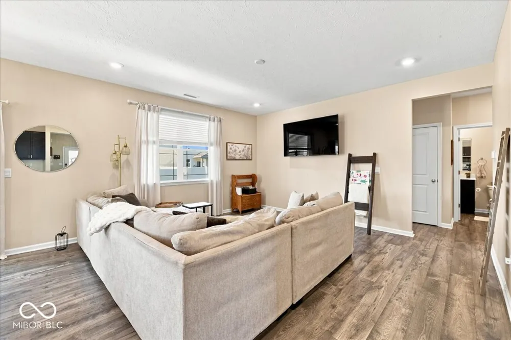 6039 Madera Drive Whitestown, IN 46075