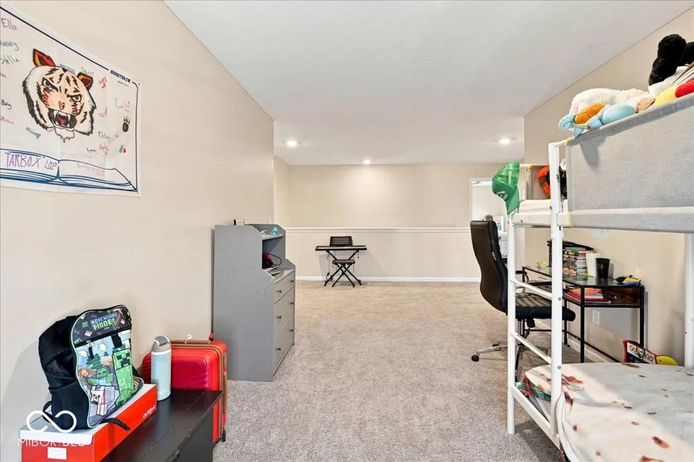 6039 Madera Drive Whitestown, IN 46075