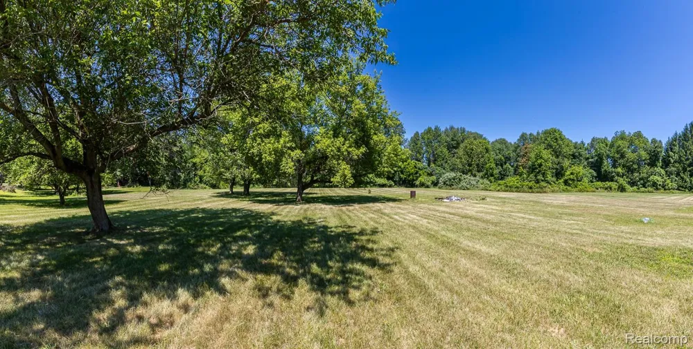 1621 Ray Road Oxford Charter Township, MI 48371
