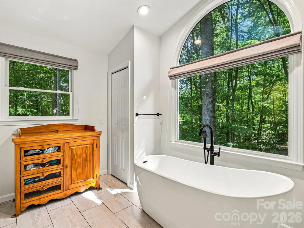 70 Promised Ridge Drive Hendersonville, NC 28791