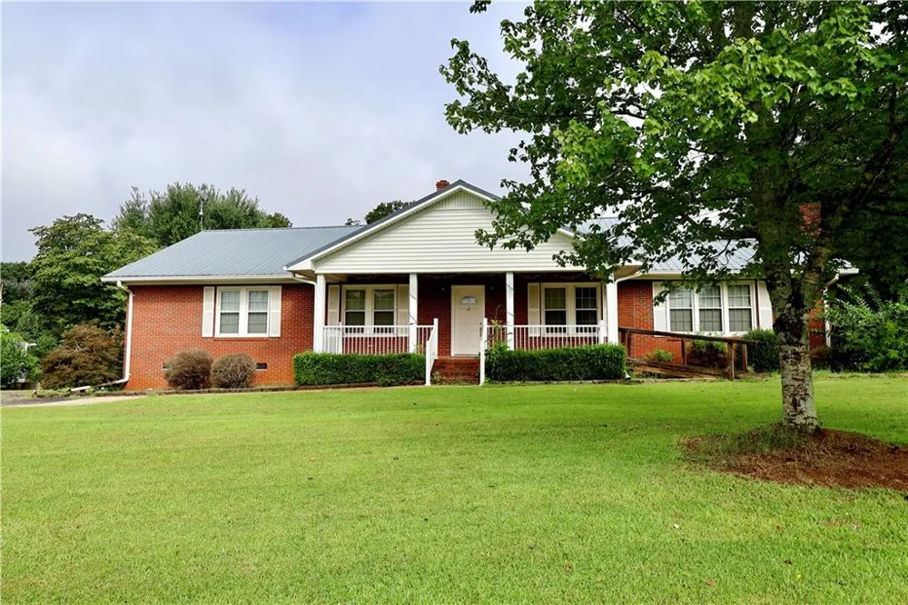10021 Lavonia Rd Road Carnesville, GA 30521