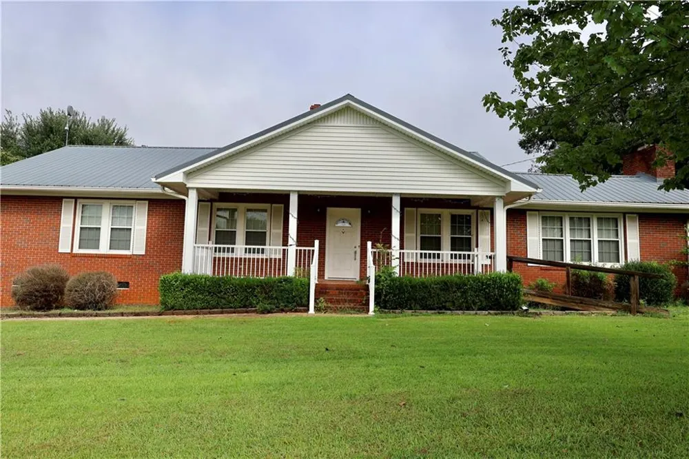 10021 Lavonia Rd Road Carnesville, GA 30521
