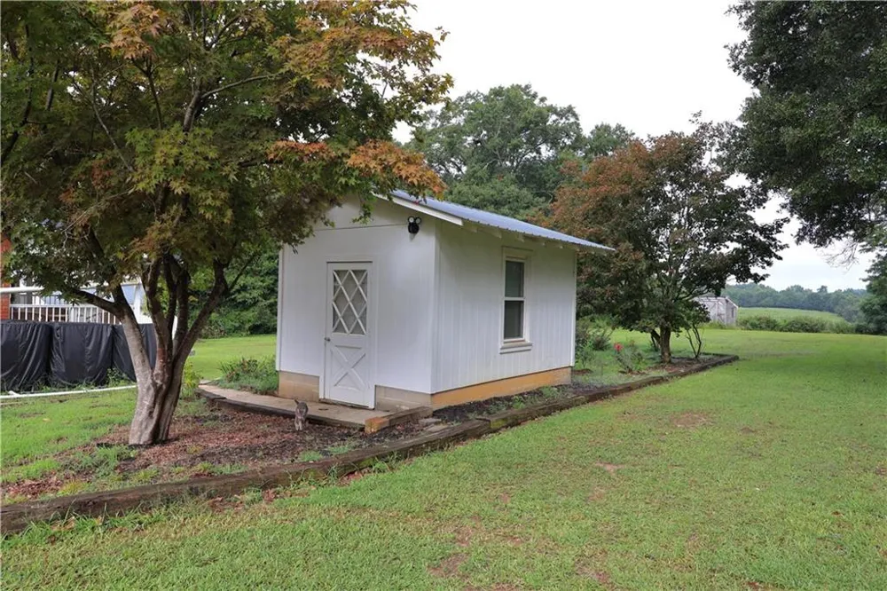 10021 Lavonia Rd Road Carnesville, GA 30521