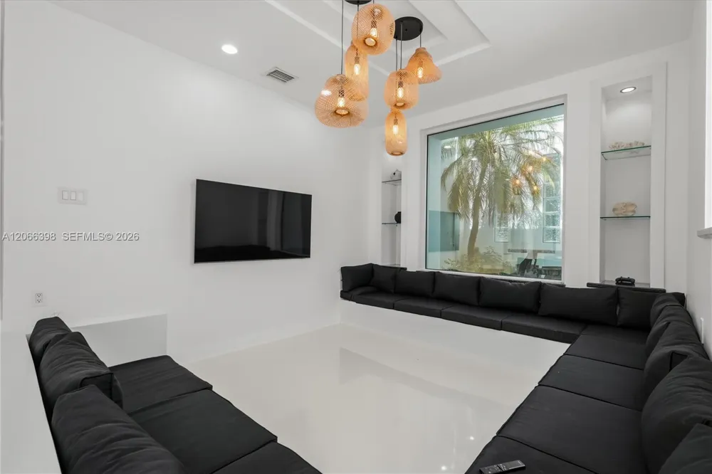 16203 NW 82nd Pl Miami Lakes, FL 33016