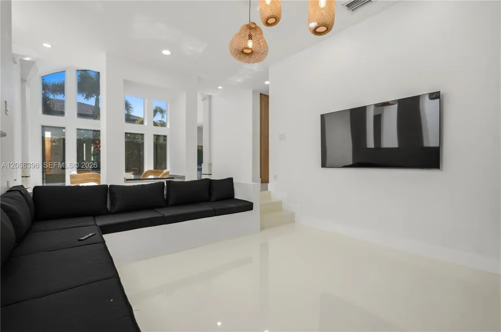 16203 NW 82nd Pl Miami Lakes, FL 33016
