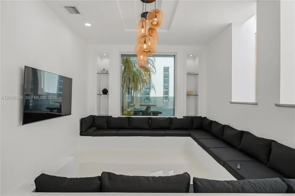 16203 NW 82nd Pl Miami Lakes, FL 33016