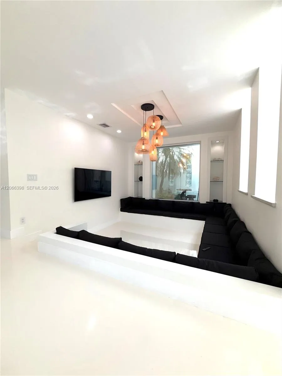 16203 NW 82nd Pl Miami Lakes, FL 33016