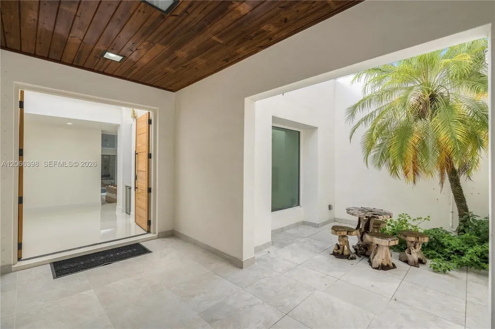 16203 NW 82nd Pl Miami Lakes, FL 33016