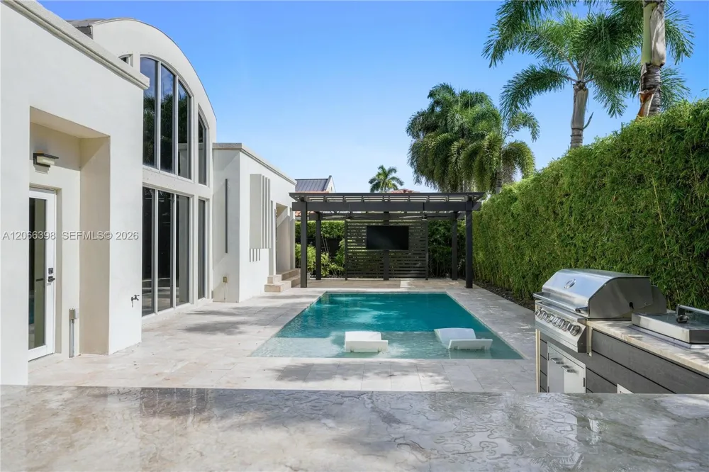 16203 NW 82nd Pl Miami Lakes, FL 33016