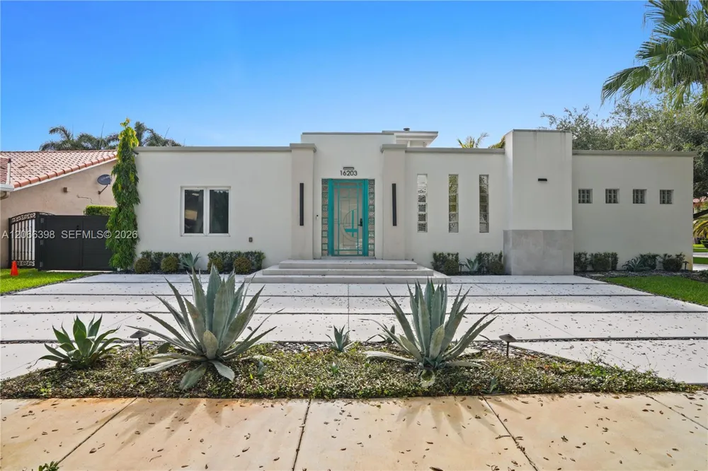 16203 NW 82nd Pl Miami Lakes, FL 33016