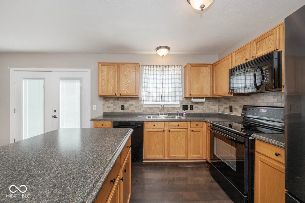 5067 Clay Creek Lane Plainfield, IN 46168