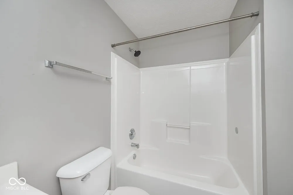 5067 Clay Creek Lane Plainfield, IN 46168