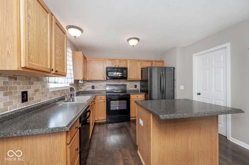 5067 Clay Creek Lane Plainfield, IN 46168