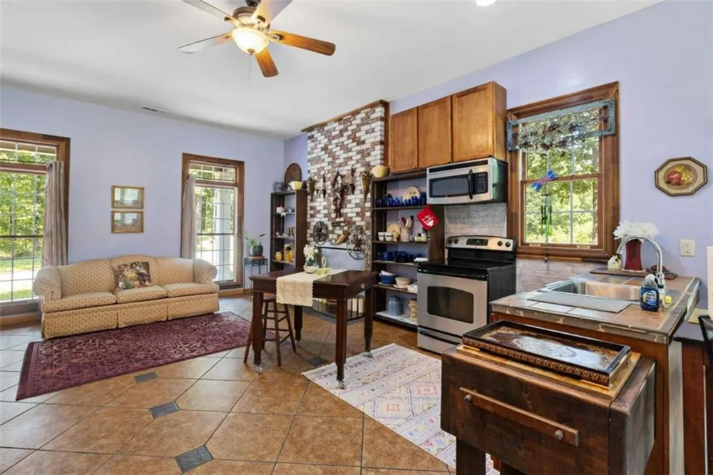 286 Killarney Way Kingston, GA 30145