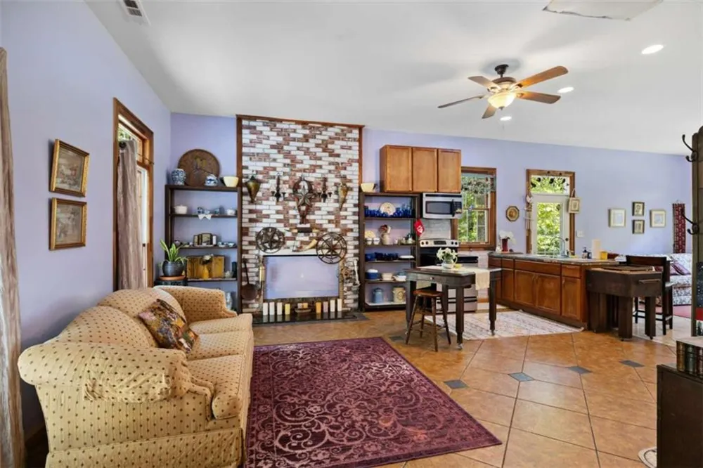 286 Killarney Way Kingston, GA 30145