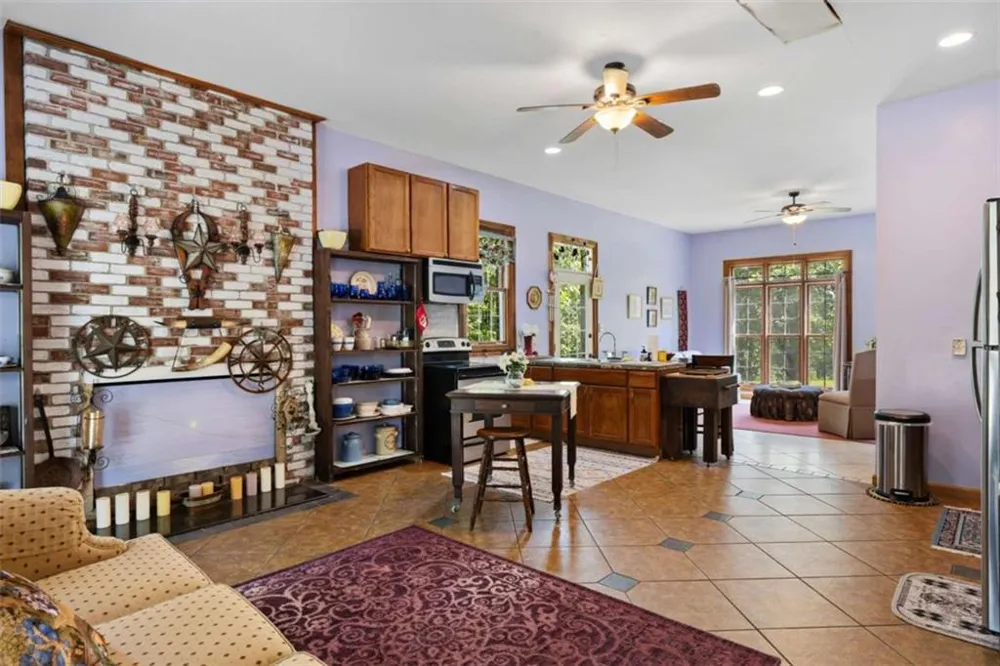286 Killarney Way Kingston, GA 30145