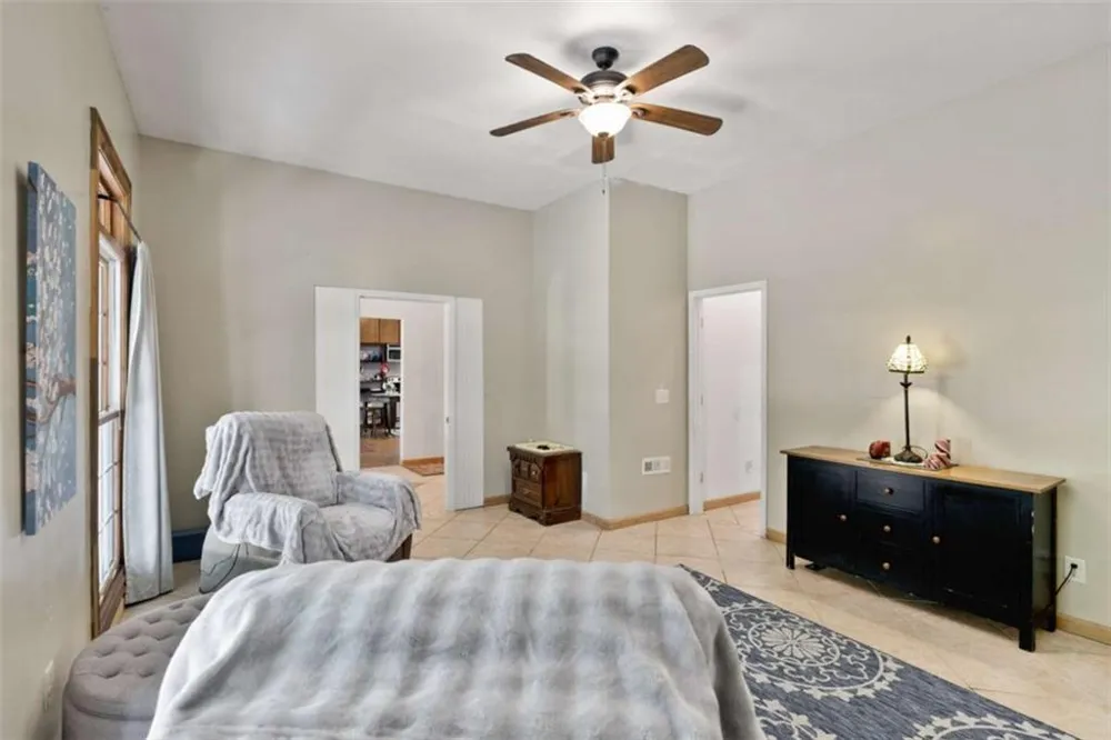 286 Killarney Way Kingston, GA 30145