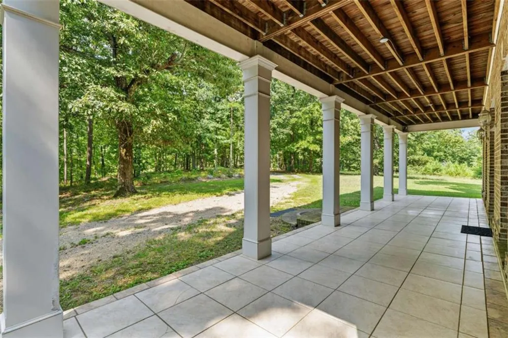 286 Killarney Way Kingston, GA 30145