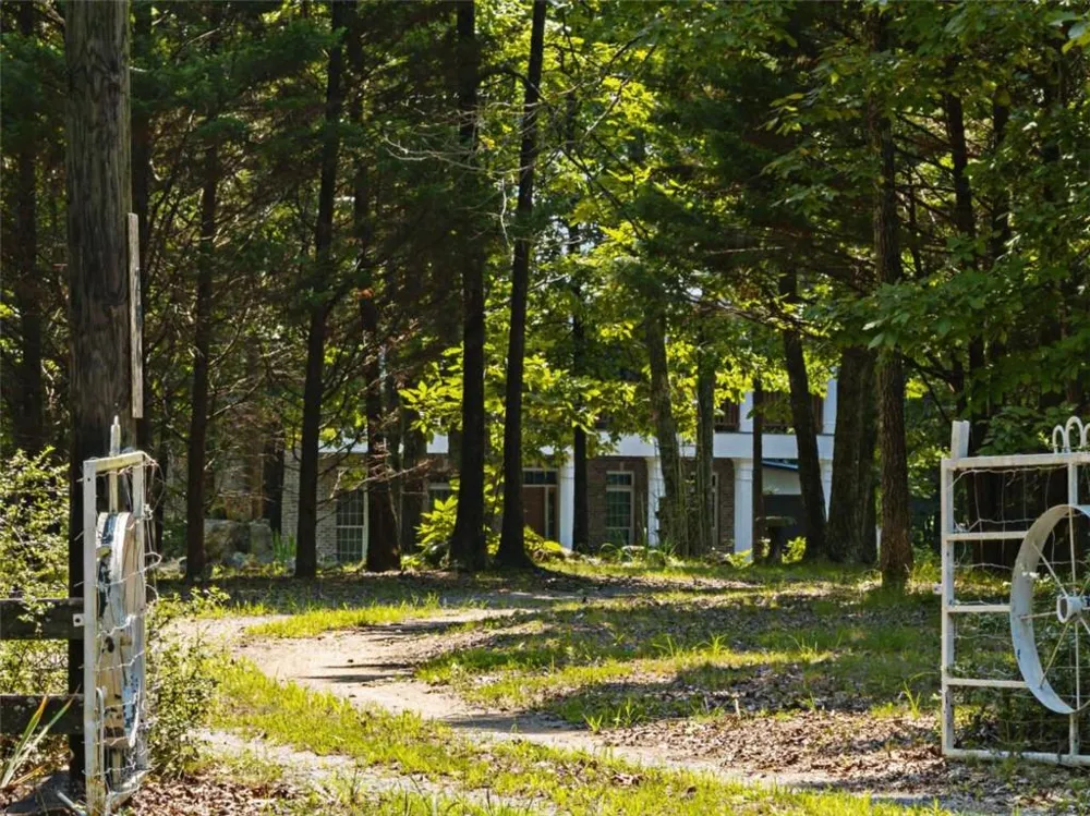 286 Killarney Way Kingston, GA 30145