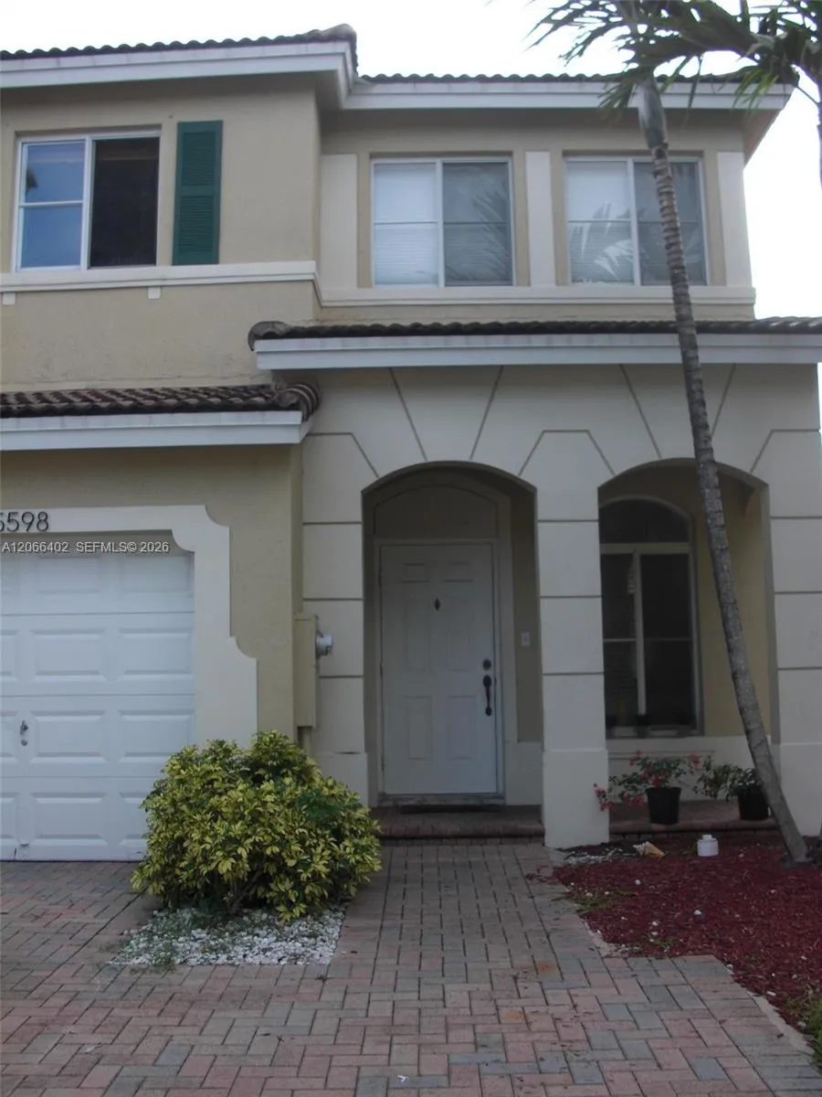 5598 NW 113th Ave #- Doral, FL 33178