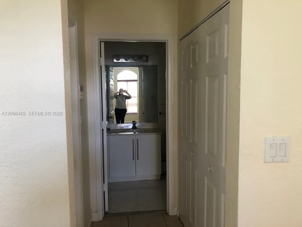 5598 NW 113th Ave #- Doral, FL 33178