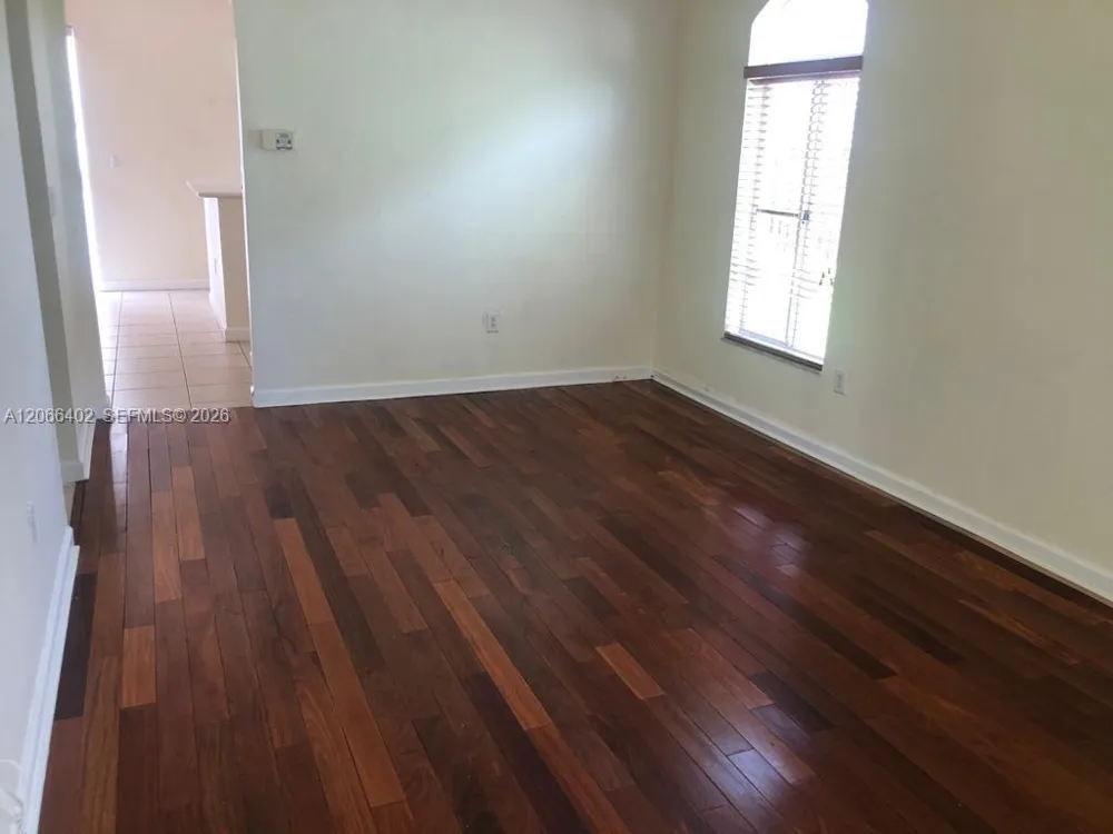 5598 NW 113th Ave #- Doral, FL 33178