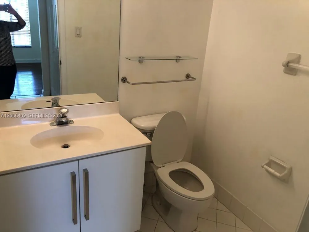 5598 NW 113th Ave #- Doral, FL 33178
