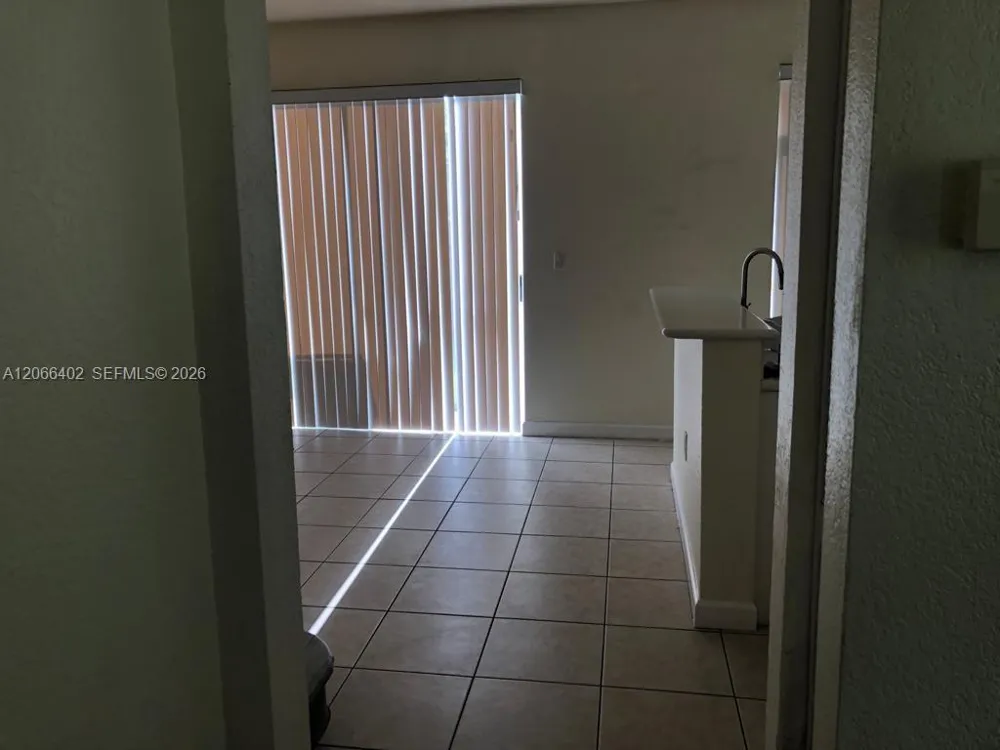 5598 NW 113th Ave #- Doral, FL 33178