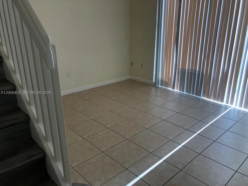 5598 NW 113th Ave #- Doral, FL 33178