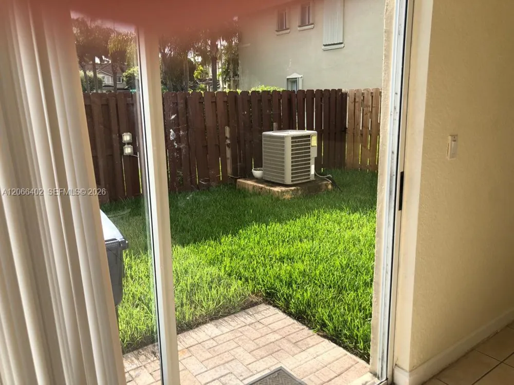 5598 NW 113th Ave #- Doral, FL 33178