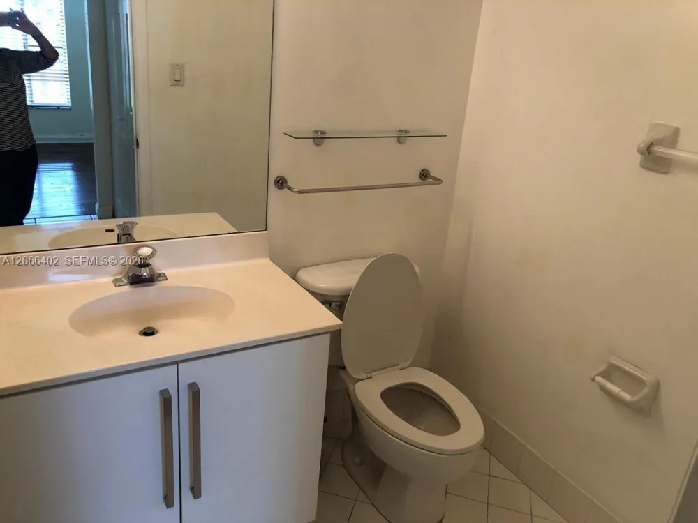 5598 NW 113th Ave #- Doral, FL 33178