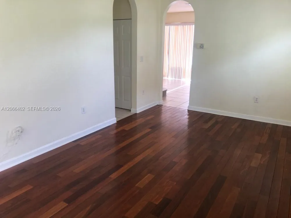 5598 NW 113th Ave #- Doral, FL 33178