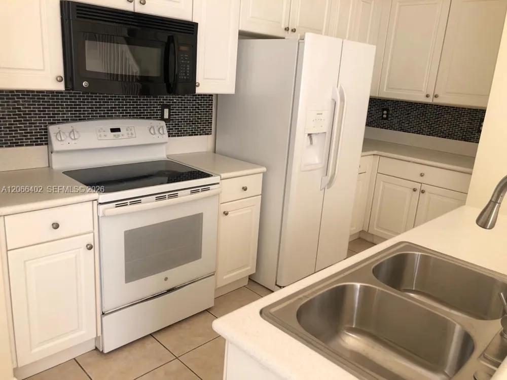 5598 NW 113th Ave #- Doral, FL 33178