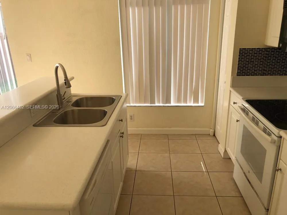 5598 NW 113th Ave #- Doral, FL 33178
