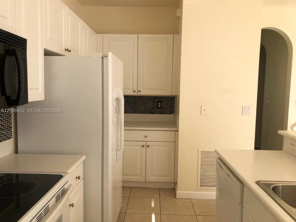 5598 NW 113th Ave #- Doral, FL 33178