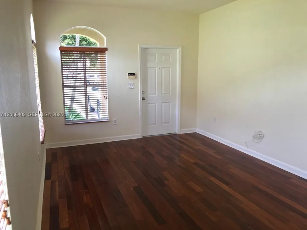 5598 NW 113th Ave #- Doral, FL 33178