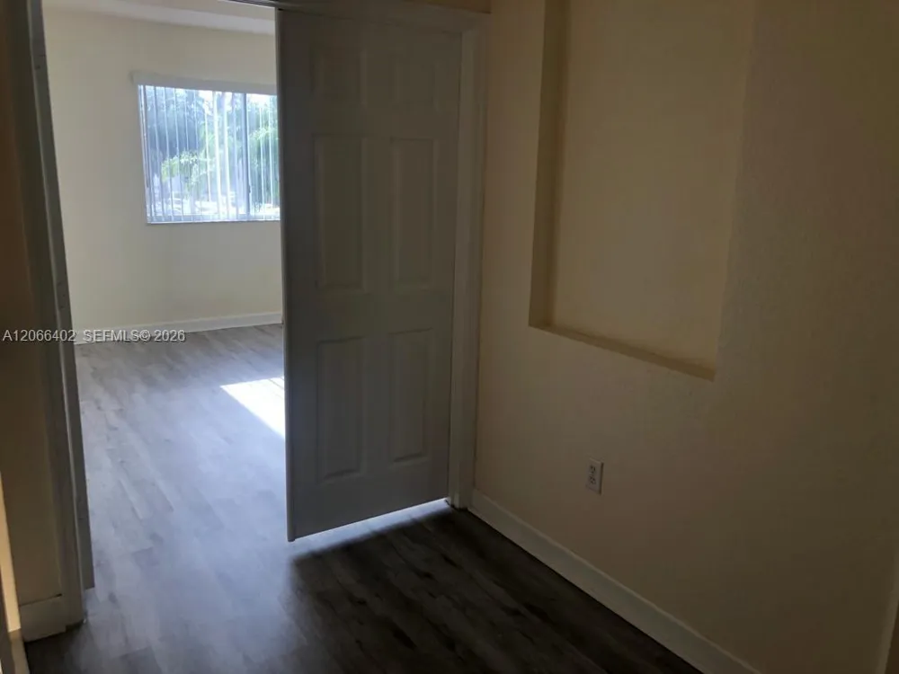 5598 NW 113th Ave #- Doral, FL 33178