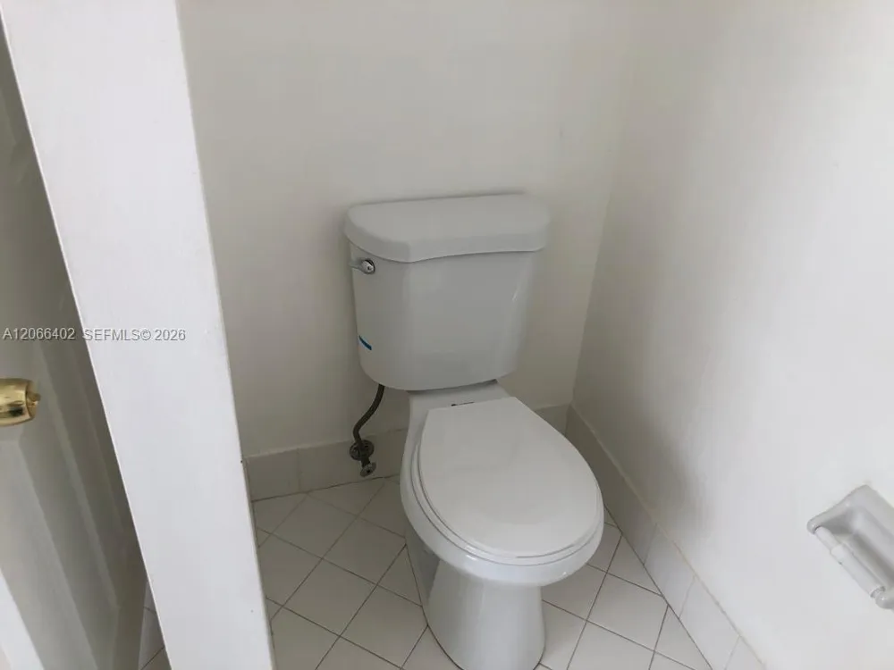 5598 NW 113th Ave #- Doral, FL 33178