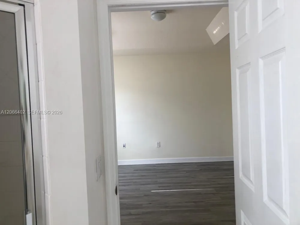 5598 NW 113th Ave #- Doral, FL 33178