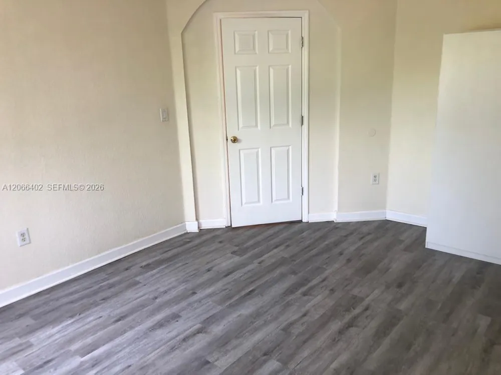 5598 NW 113th Ave #- Doral, FL 33178