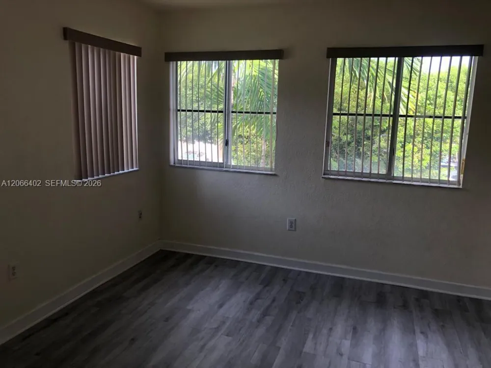 5598 NW 113th Ave #- Doral, FL 33178