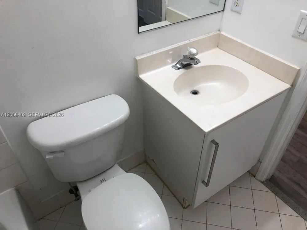 5598 NW 113th Ave #- Doral, FL 33178