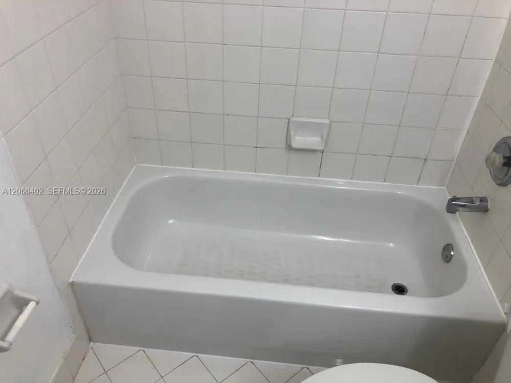 5598 NW 113th Ave #- Doral, FL 33178