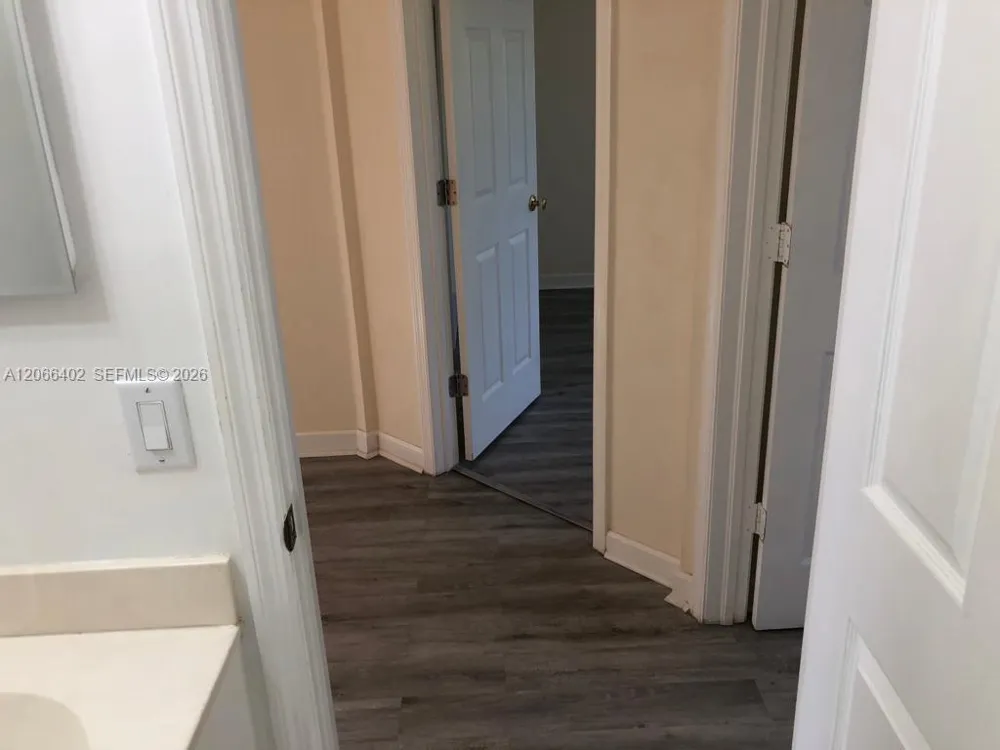5598 NW 113th Ave #- Doral, FL 33178