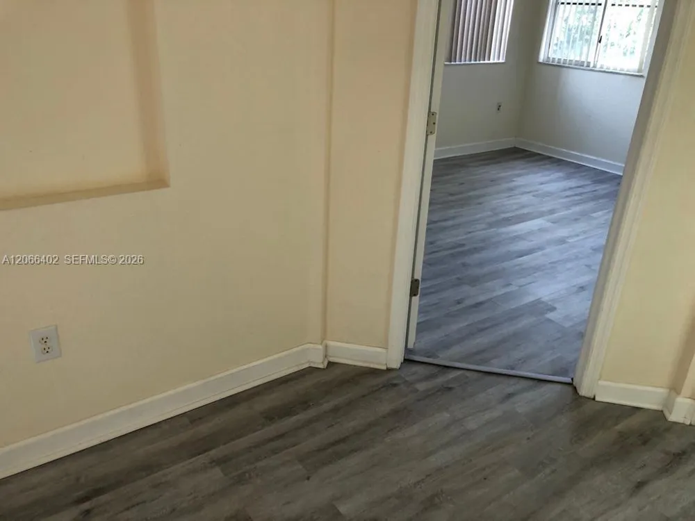 5598 NW 113th Ave #- Doral, FL 33178