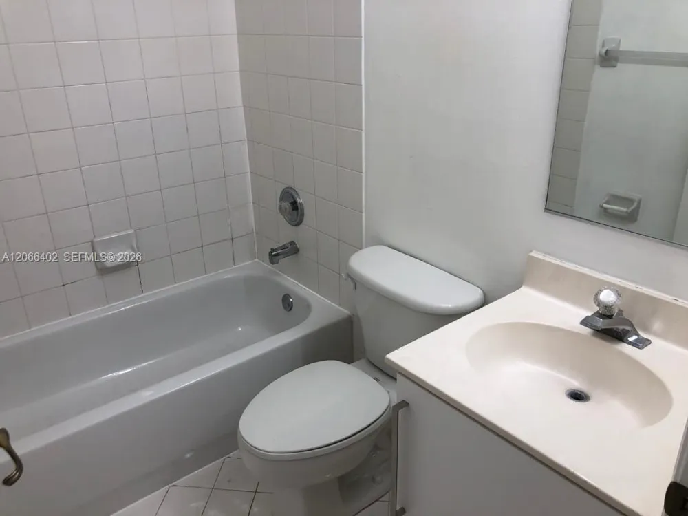 5598 NW 113th Ave #- Doral, FL 33178