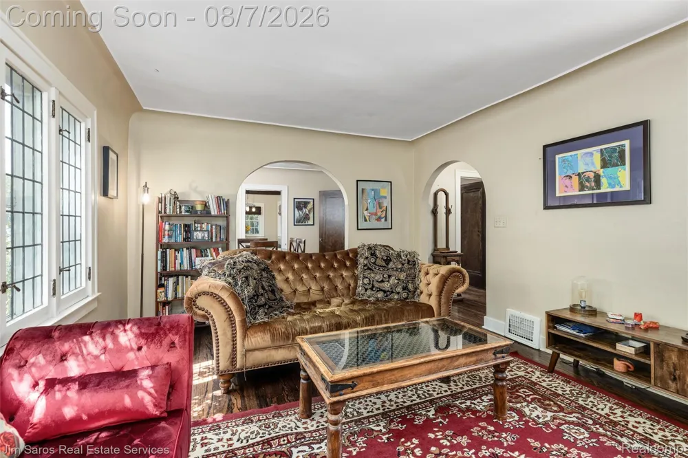 641 Fisher Road Grosse Pointe City, MI 48230
