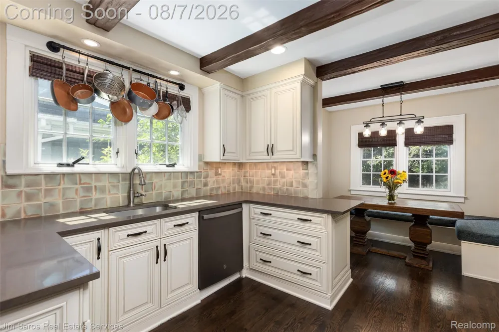 641 Fisher Road Grosse Pointe City, MI 48230