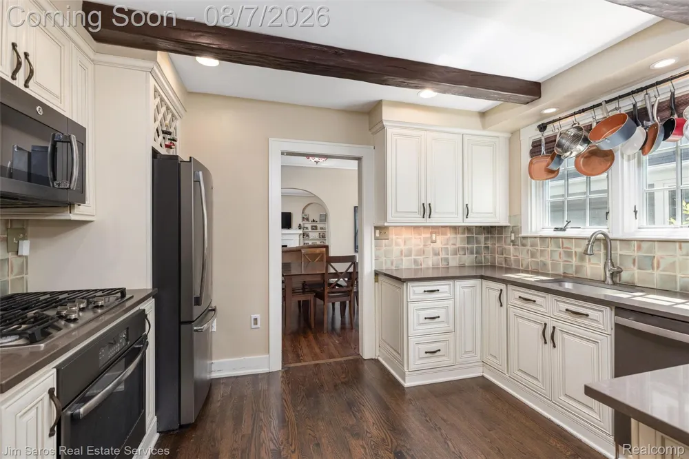 641 Fisher Road Grosse Pointe City, MI 48230